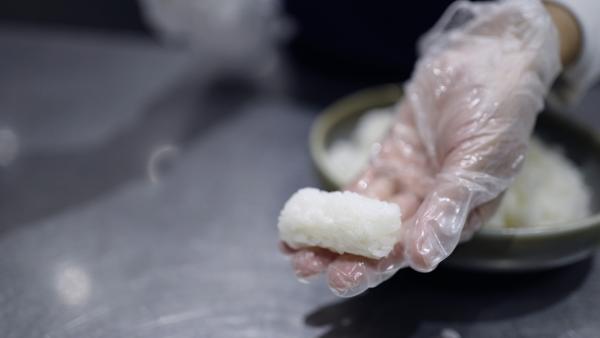 Nigiri rijstbal maken