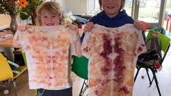 T-shirt kleuren met uien schillen 